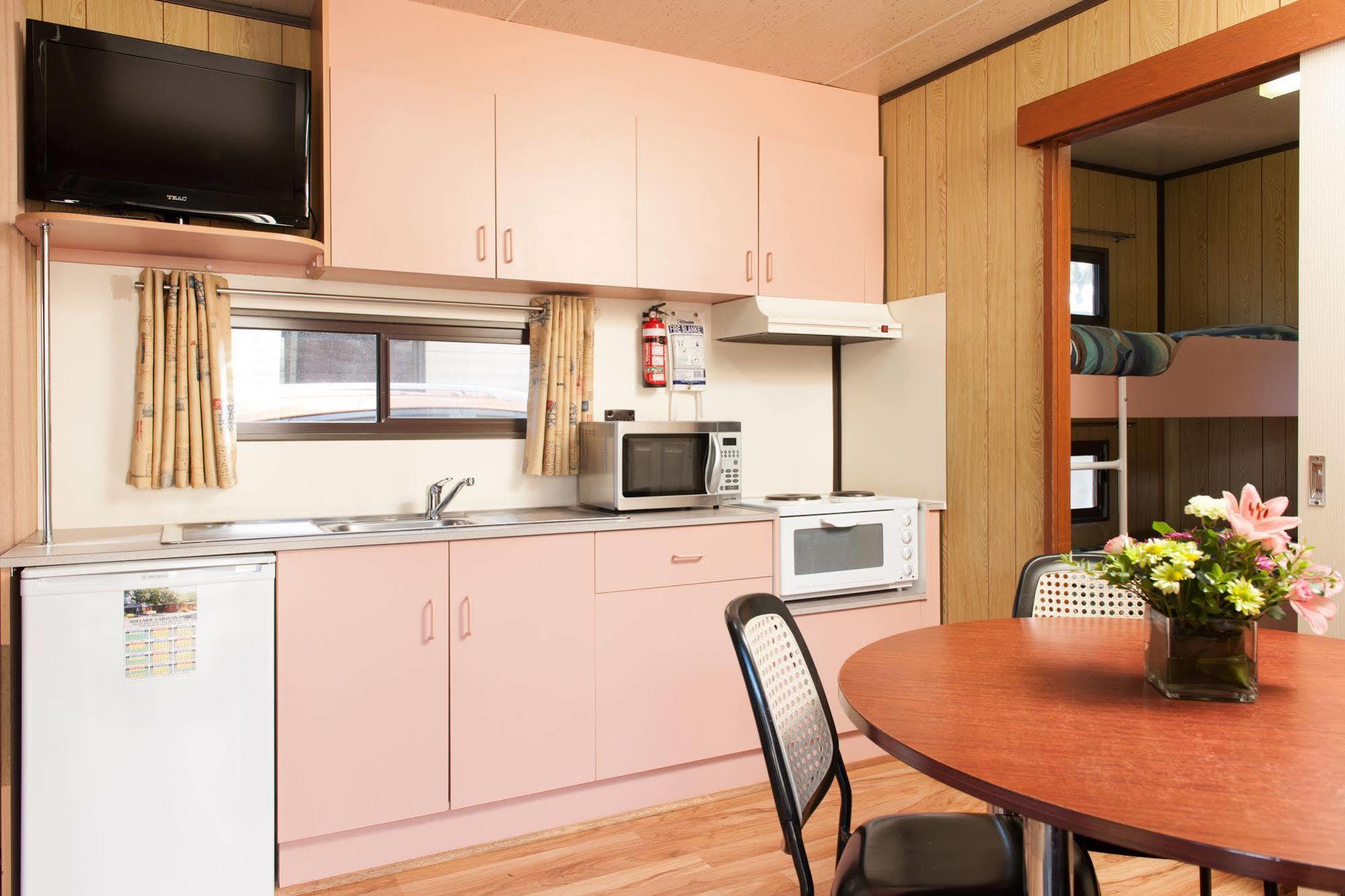 Adelaide Caravan Park - Aspen Holiday Parks ภายนอก รูปภาพ